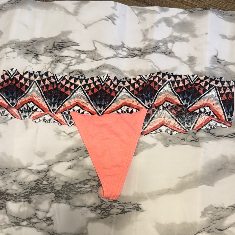 Victoria’s Secret Y2K Geometric Pattern Bikini‎ thong panty size medium lace